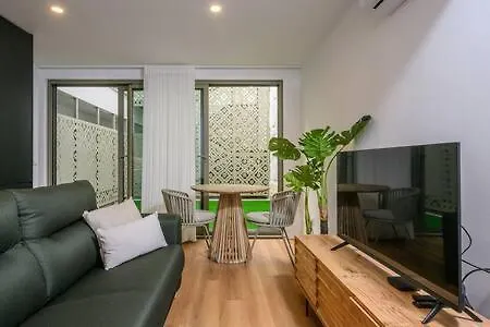 Liiiving In - Downtown Essence B Apartment *