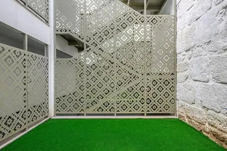 Liiiving In - Downtown Essence B Apartment *