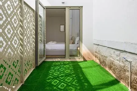 Liiiving In - Downtown Essence B Apartment *